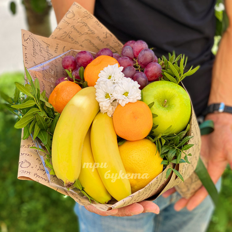 Букет из бананов и мандаринов (на столе)