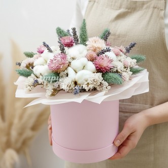 Гелихризум и статица в коробке