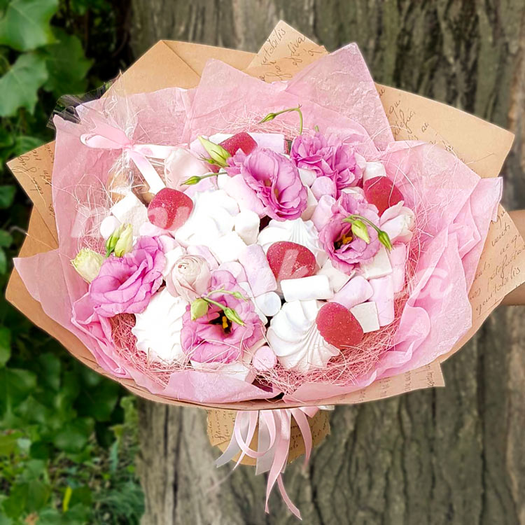 Букет из зефира и пряника (на фоне дерева)