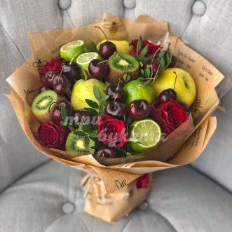 Букет из яблок, лаймов и черешни Букет из яблок, лаймов и черешни